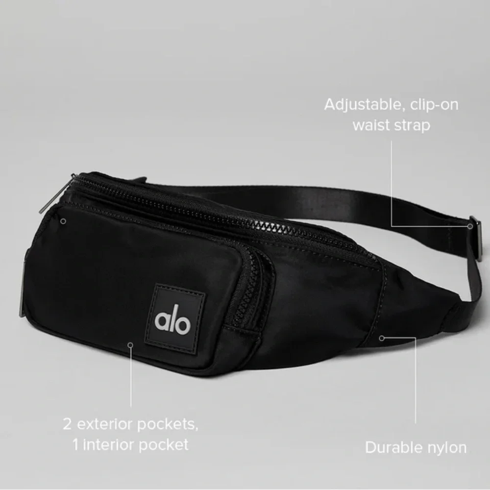 ❤️❤️❤️BNWT ALO Yoga Explorer Fanny Unisex Crossbody ❤️❤️❤️ - Picture 5 of 11